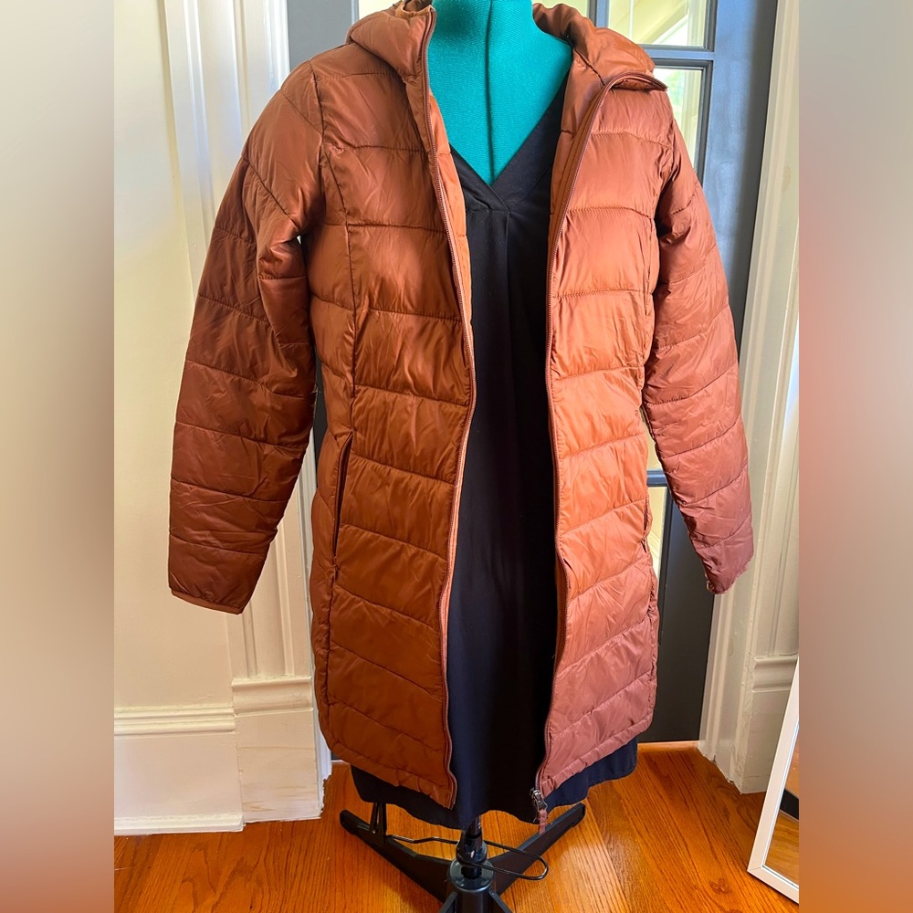 Size medium Amazon essentials brown puffer coat
